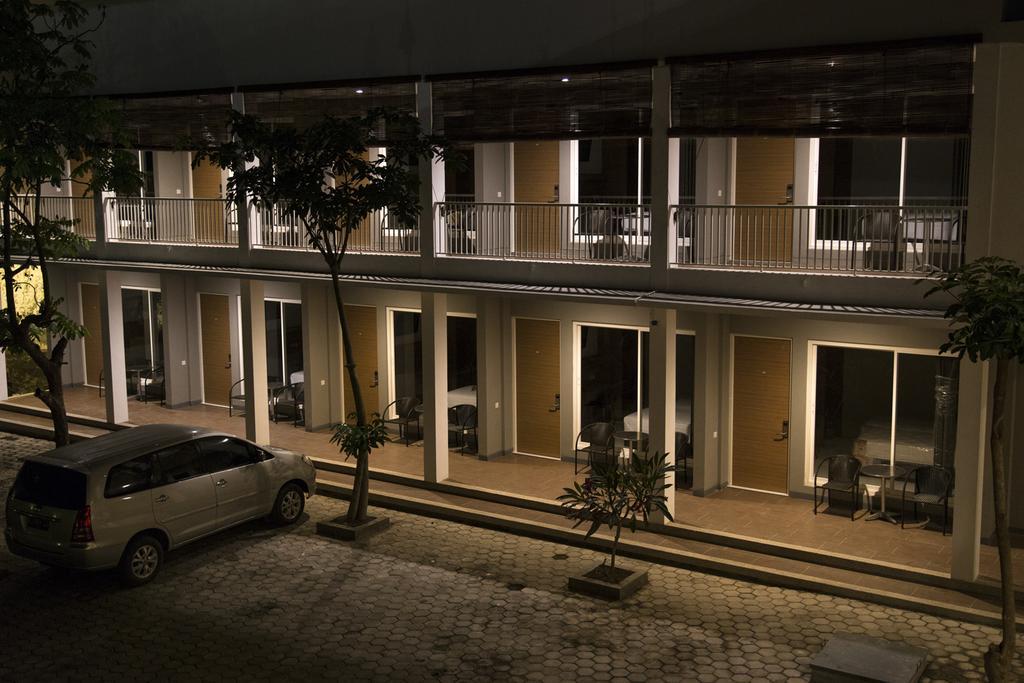Gm253 Hotel Jember Exterior photo
